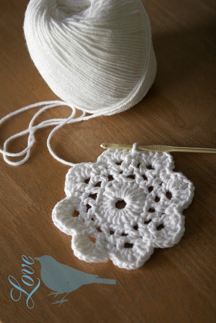 simple crochet flower tutorial